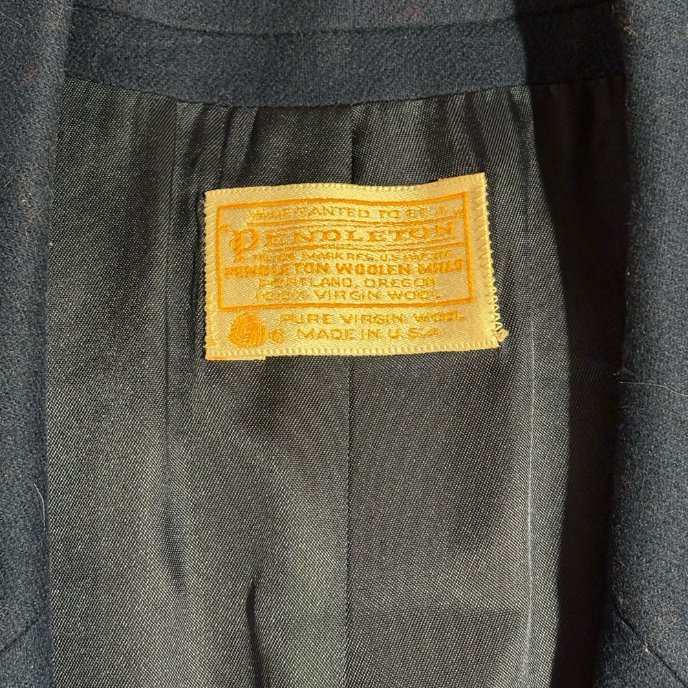 Vintage Pendleton Navy Blue Virgin Wool Blazer with Gold accent Buttons Size 10 - Picture 7 of 7